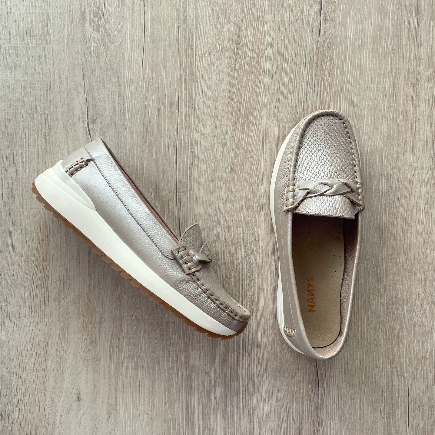 Mocasines champagne con trenza en cuero - Imagen 2