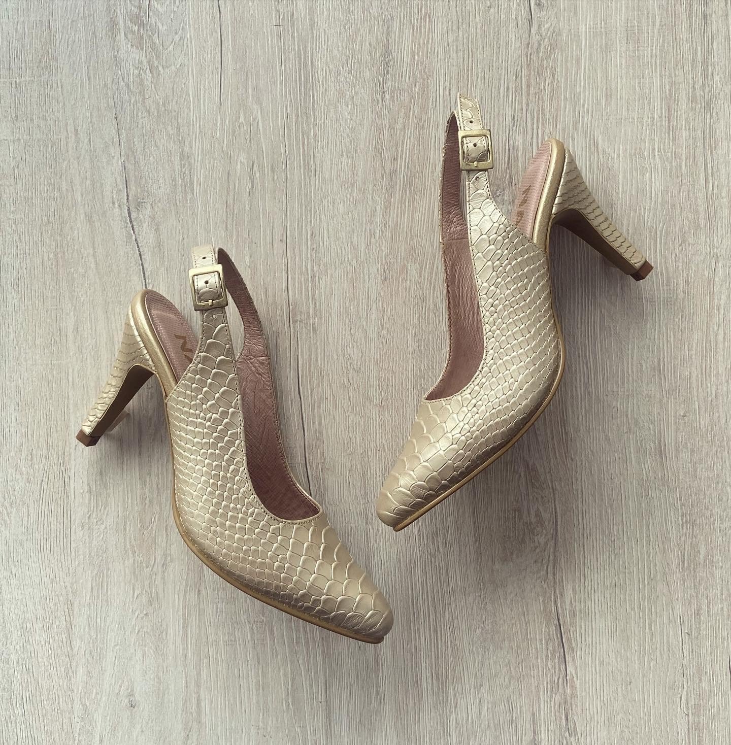 Zapato Dorado Clásico en cuero - Imagen 3