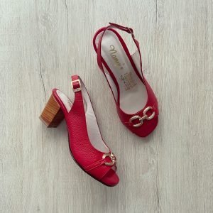 Zapato despuntado rojo en cuero