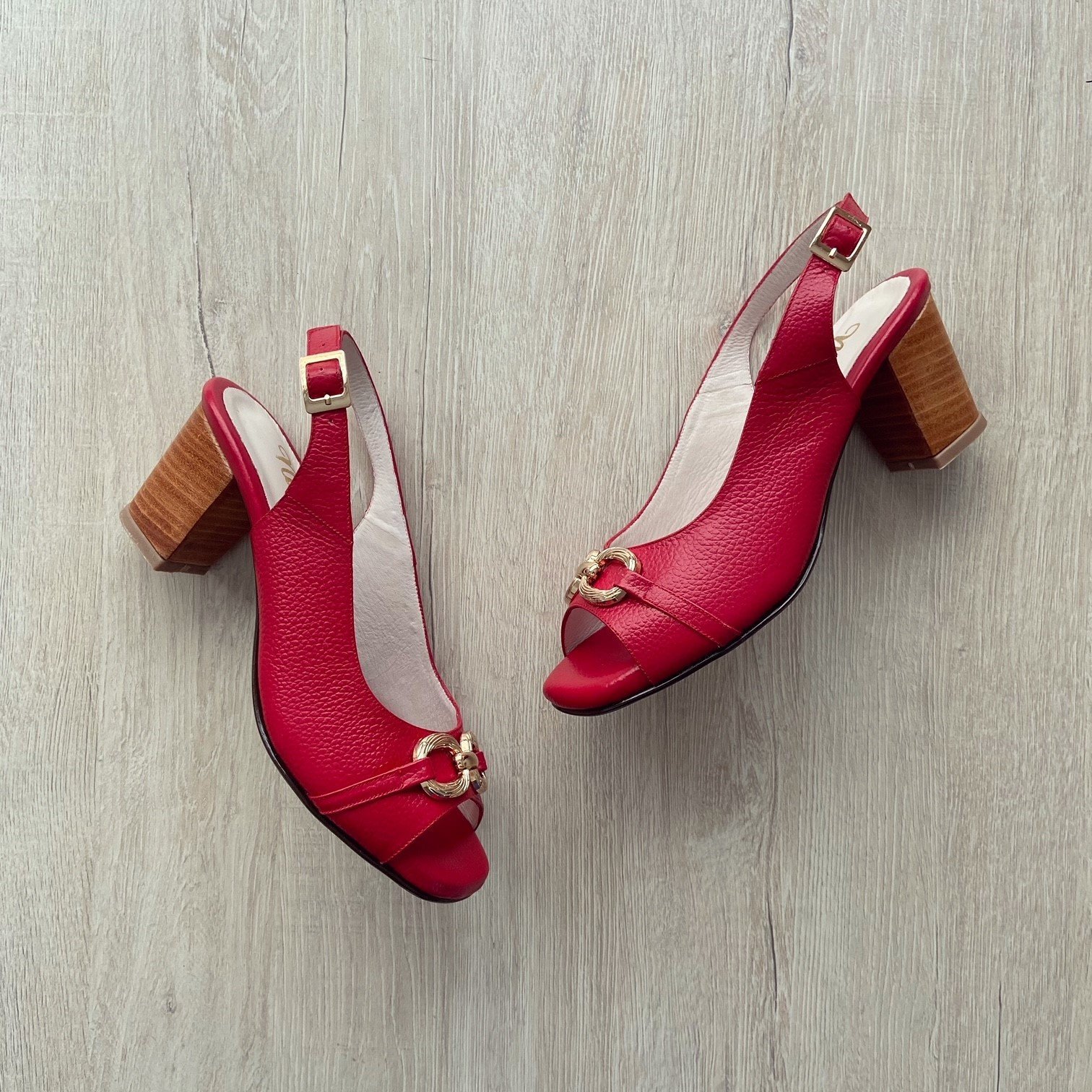 Zapato despuntado rojo en cuero - Imagen 3