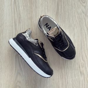 Tenis negros con dorado y pitón en cuero