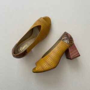 Zapato mostaza en cuero