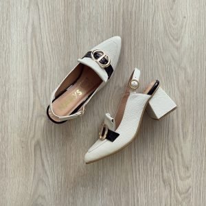 Zapato blanco y negro charol en cuero con herraje