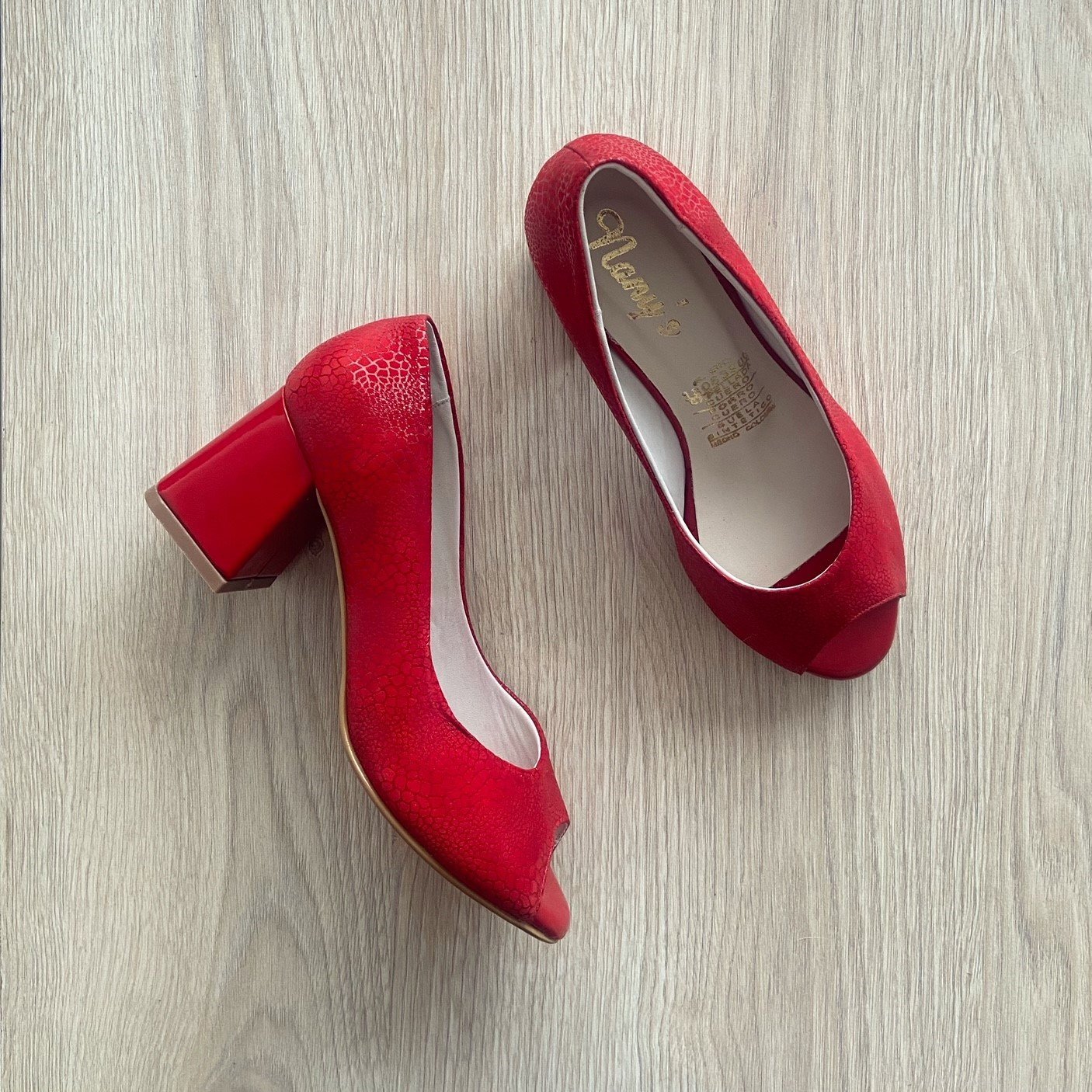 Zapatos rojos despuntados en cuero - Imagen 2