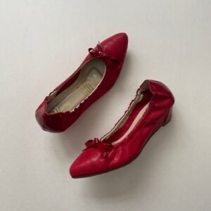 Zapatos rojo en cuero con tacón playa