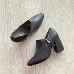 Botines negros clásicos en cuero