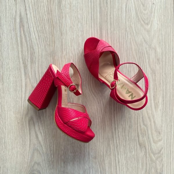 Sandalias magenta en cuero con plataforma