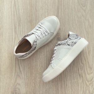 Tenis blanco tiza en cuero con folia