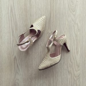 Zapatos talco con visos dorados en cuero