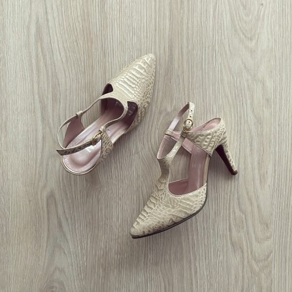 Zapatos talco con visos dorados en cuero