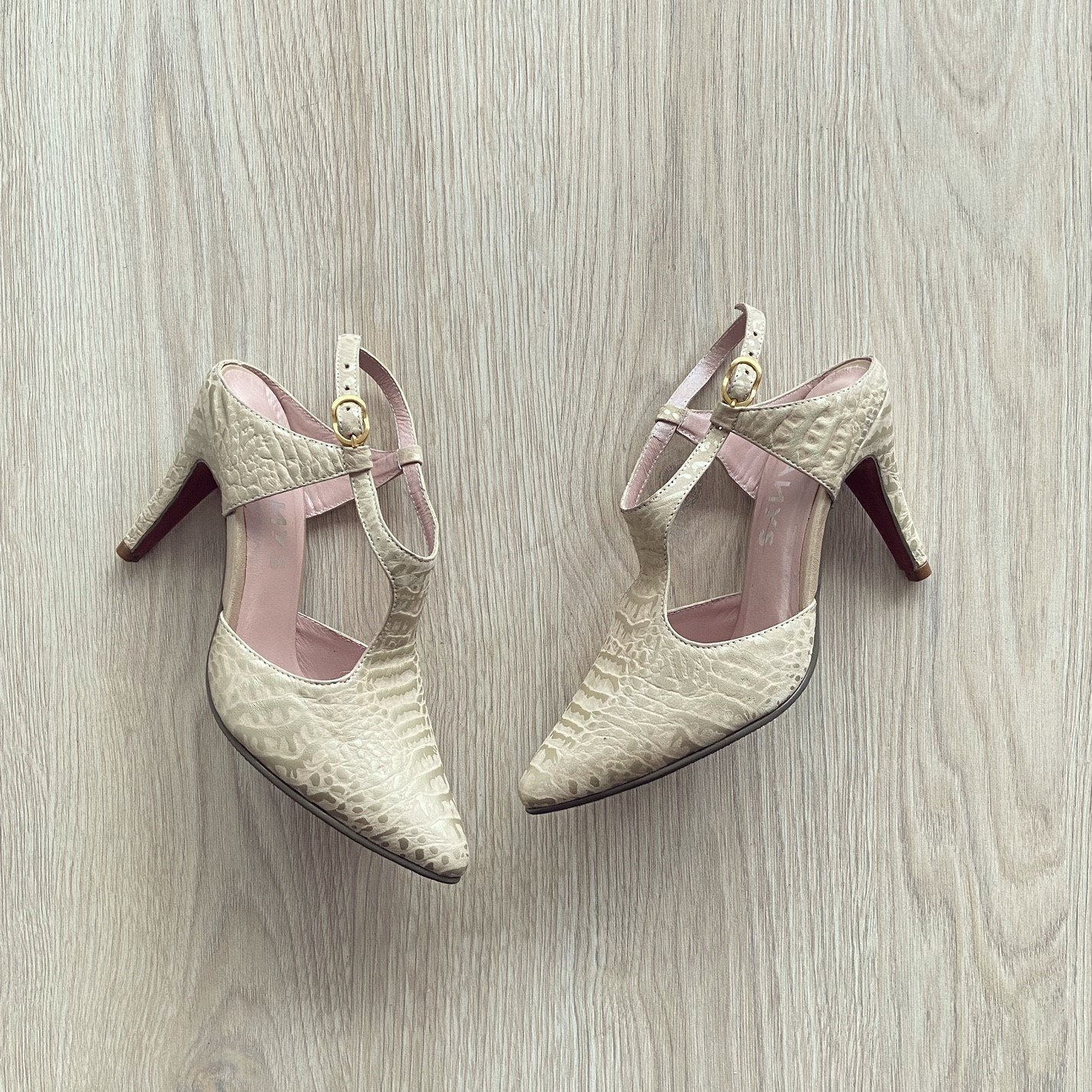 Zapatos talco con visos dorados en cuero - Imagen 3