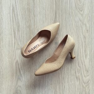 Zapatos camel cerrados en cuero