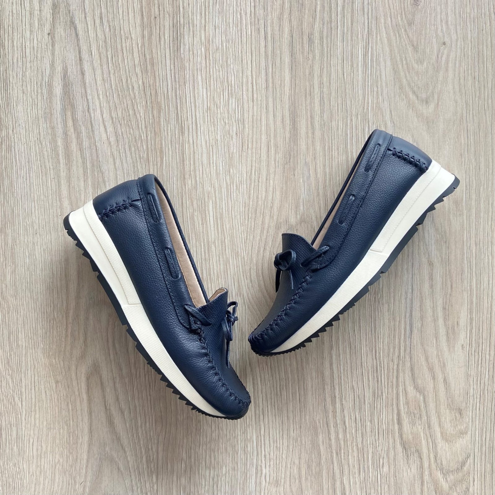 Mocasines azules en cuero con moño - Imagen 2