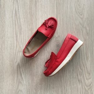 Mocasines rojo en cuero con chilindrines