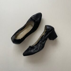 Zapatos negros en cuero tipo folia