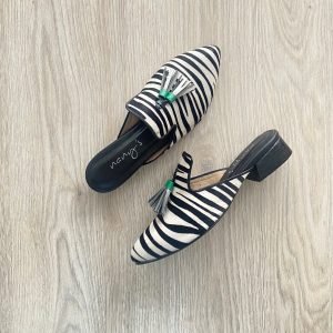 Suecos cebra peludos en cuero con chilindrines caño fusil y verde