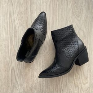 Botas negras texanas en cuero