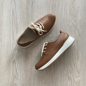 Tenis miel en cuero tipo folia y liso