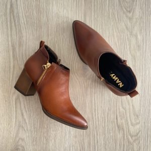 Botines miel en cuero puntudos