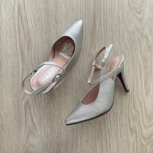 Zapatos plateados altos en cuero