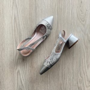 Zapatos plateados en cuero con folia