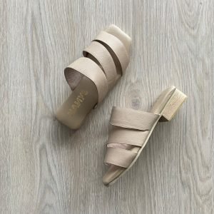 Sandalias bajitas taupe en cuero