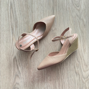 Zapatos palo rosa en cuero con tacón playa dorado