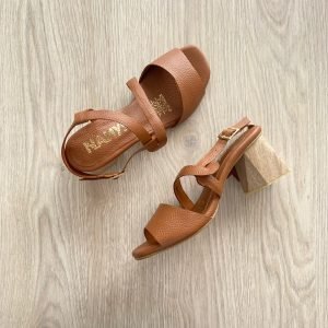 Sandalias miel en cuero con tiras