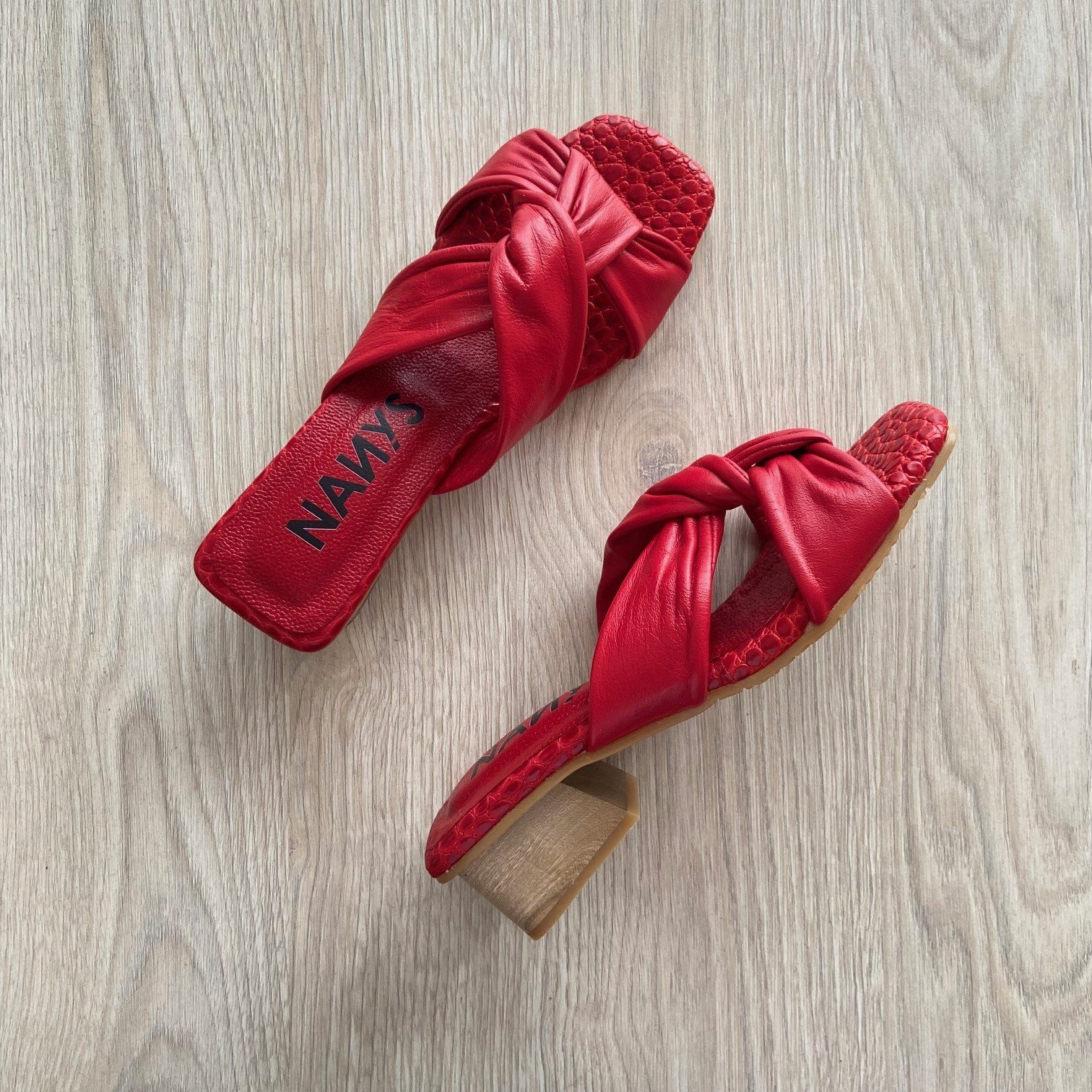 Sandalias rojas en cuero bajitas - Imagen 4