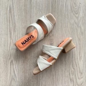 Sandalias talco en cuero bajitas