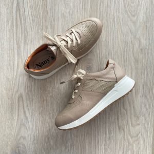 Tenis taupe en cuero clásicos