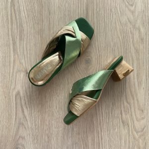 Sandalias verde metalizadas con dorado en cuero