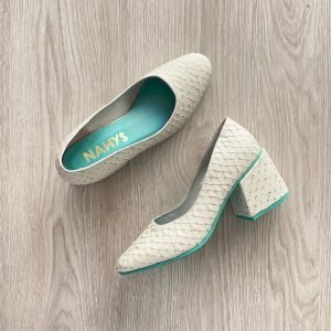 Zapatos talco en cuero con visos dorados