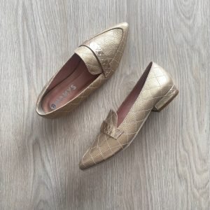 Baletas doradas en cuero