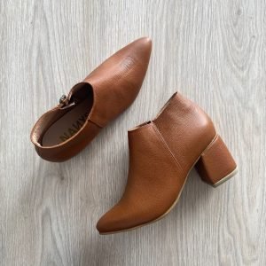Botines miel en cuero