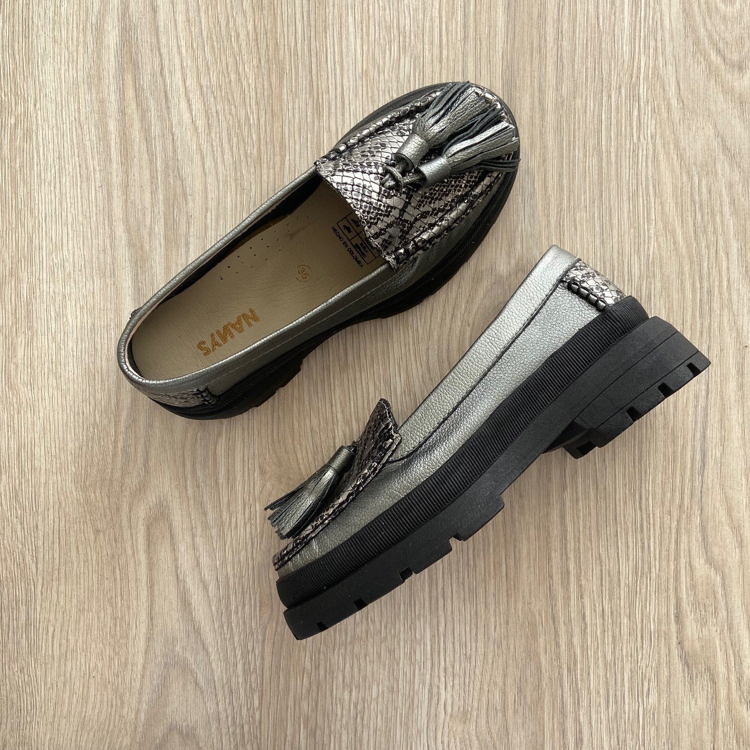 Mocasines caño fusil en cuero con suela alta