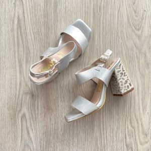 Sandalias plateadas en cuero
