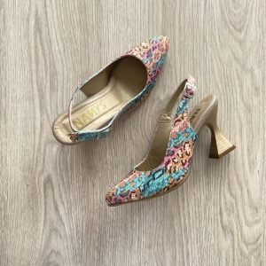 Zapatos en cuero tipo folia de colores