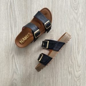 Sandalia negras en cuero con hebillas