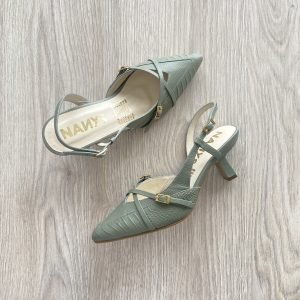 Zapatos verde pino en cuero con correas