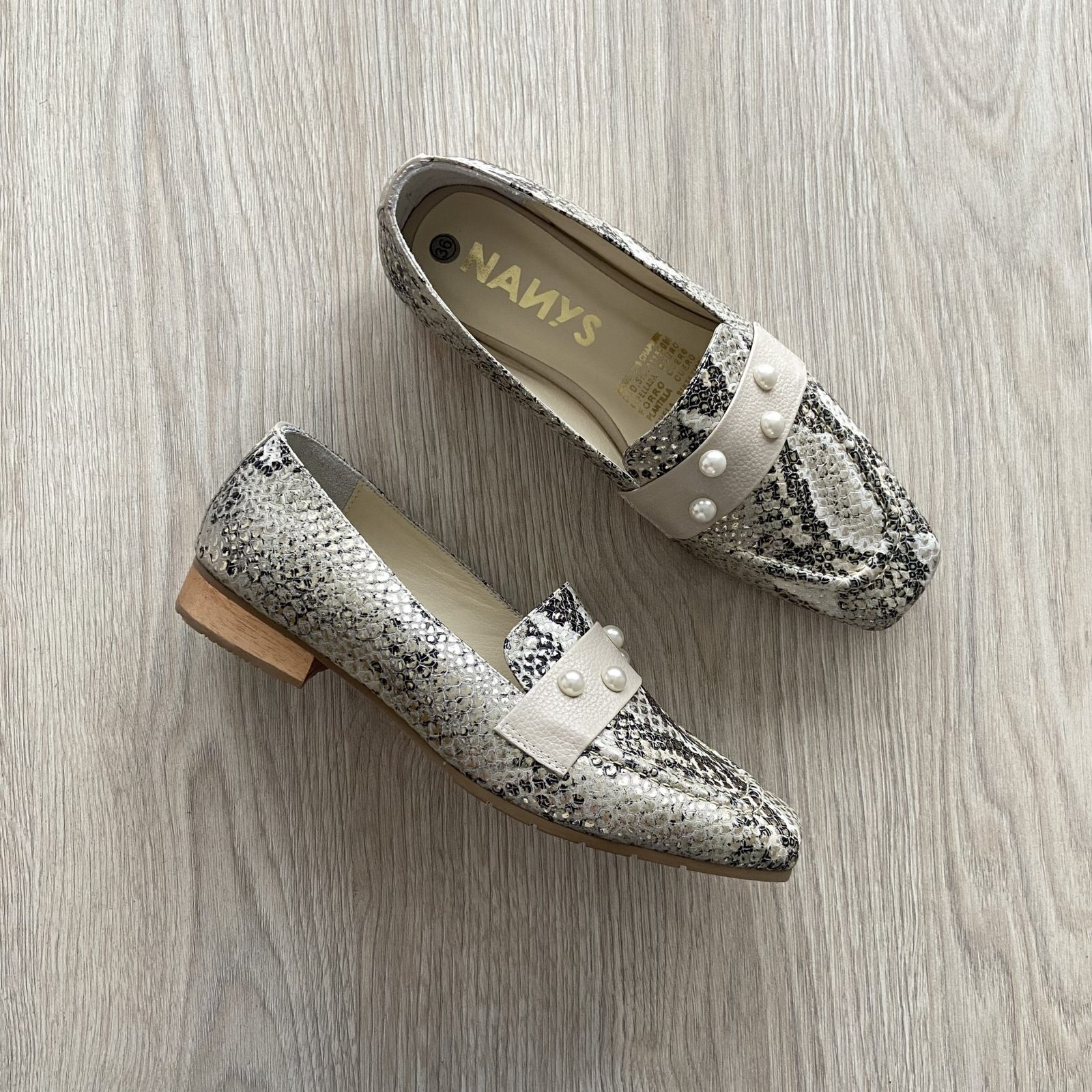 Baletas en cuero tipo folia con punta cuadrada - Imagen 2