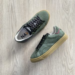 Tenis verdes en cuero tipo carnaza