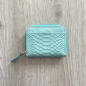 Billetera verde menta con cremallera en cuero