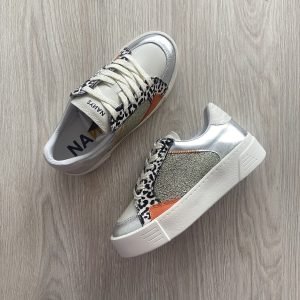 Tenis talco con plateado, animal print y naranja en cuero liso y tipo folia