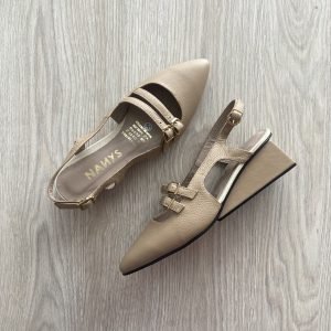 Zapatos capuchino en cuero con hebillas