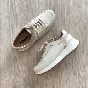 Tenis talco en cuero apliques en cuero tipo girasol