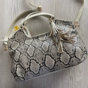 Bolso talco en cuero tipo folia