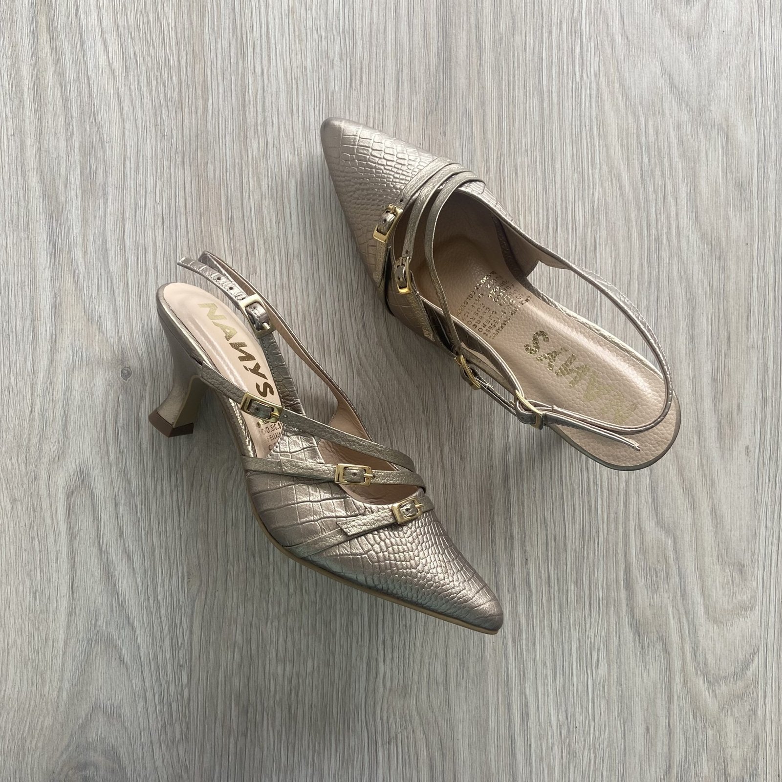 Zapatos bronce en cuero con correas - Imagen 3