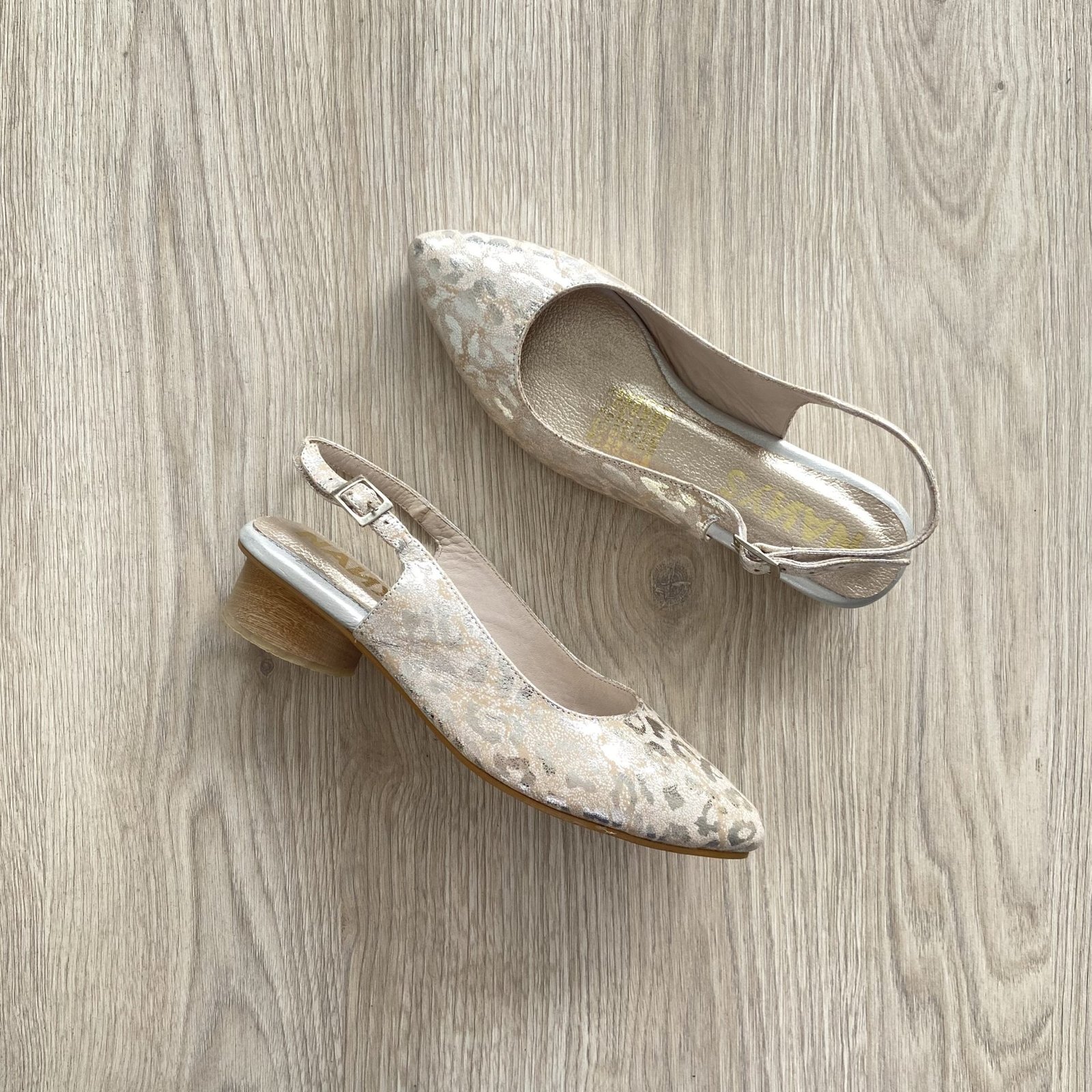 Baletas plateadas en cuero - Imagen 2