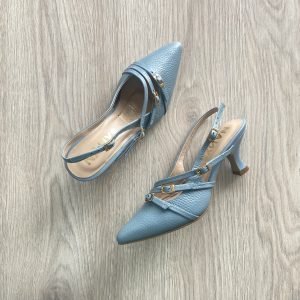 Zapatos azul hortensia en cuero con correas